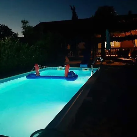 Krnic Semesterbostad