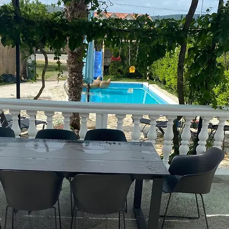 Krnic Semesterbostad *