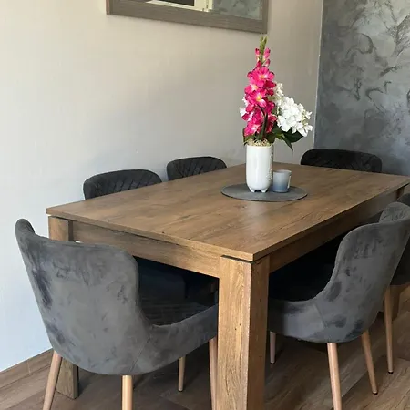 Semesterbostad Krnic *