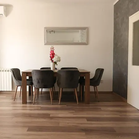 Krnic Semesterbostad *