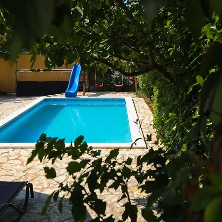 Semesterbostad Krnic *